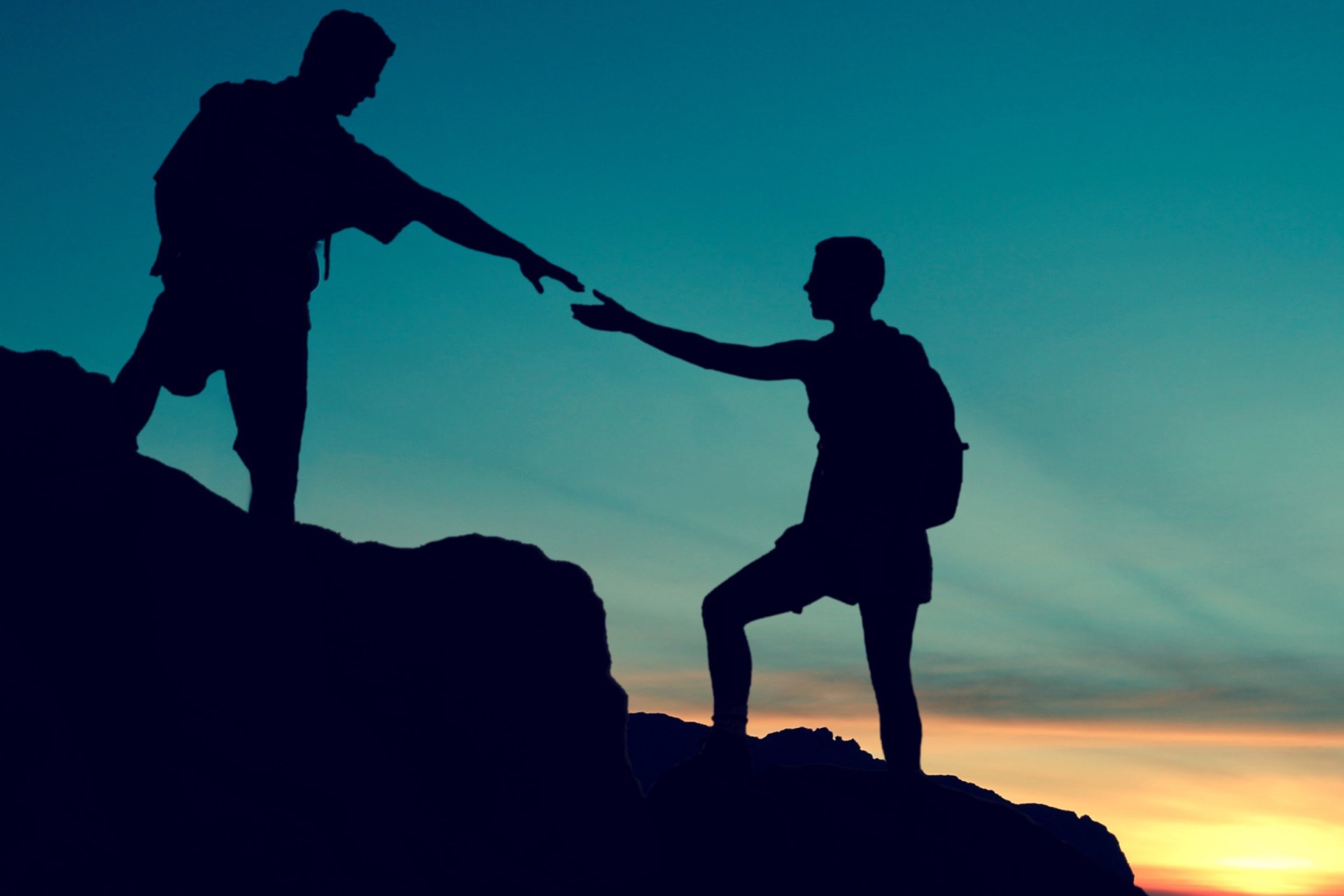 Bergsteiger die sich gegenseitig helfen | © Pixabay/Tumisu